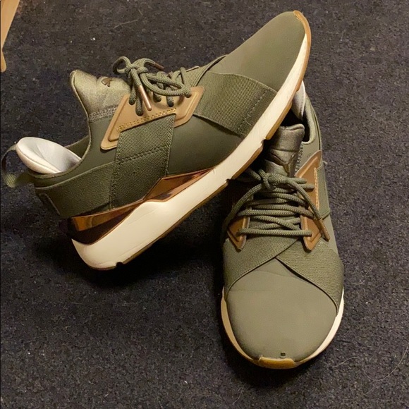 Puma sneakers lightly worn - Picture 1 of 1